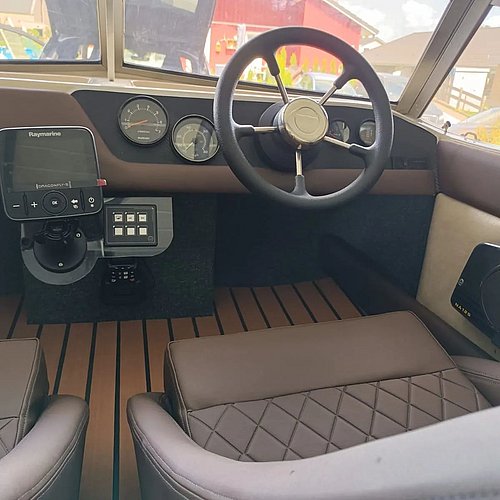 Neue Polster und dein Boot wirkt wie neu. Da hat Omar wieder tolle Arbeit geleistet. Danke für den schönen Auftrag. Viel... Neue Polster und dein Boot wirkt wie neu. Da hat Omar wieder tolle Arbeit geleistet. Danke für den schönen Auftrag. Viel...